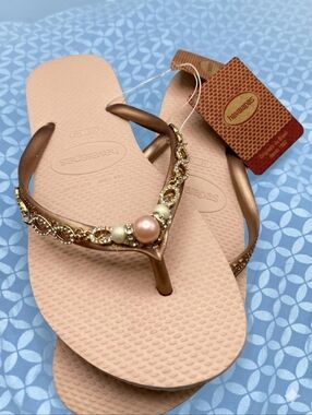 Havaianas Blush Bronze And Pearl  Embellished Sandals